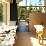 Modern Family With Mountain Views *