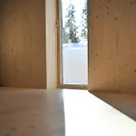 Modern Family With Mountain Views *