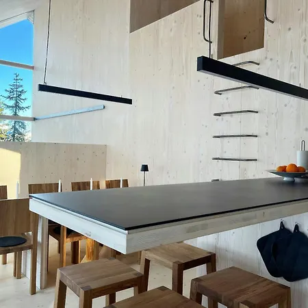 Modern Family With Mountain Views *