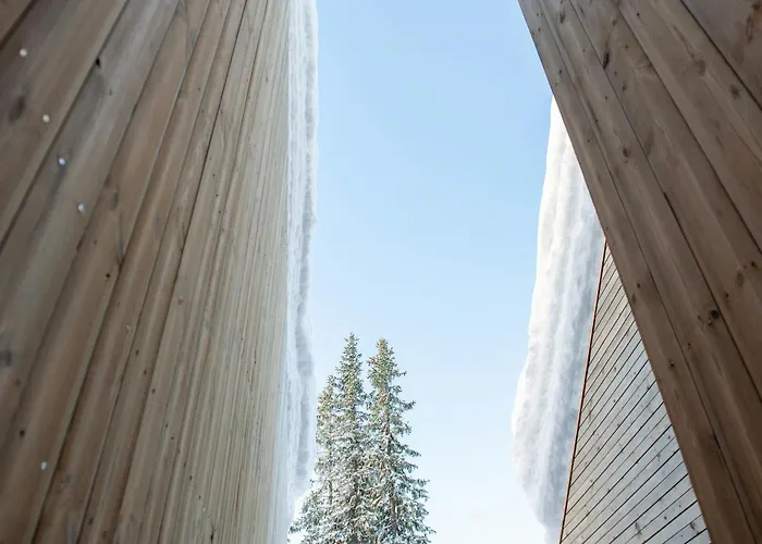 Dom wakacyjny Modern Family With Mountain Views