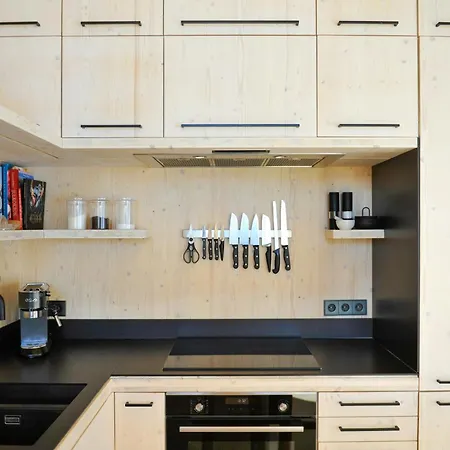 Modern Family With Mountain Views *