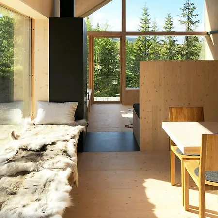 Modern Family With Mountain Views *